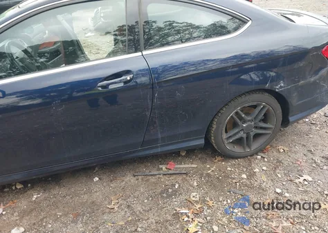 2012 Mercedes-Benz C 350 Sport z USA, uszkodzony, nr VIN WDDGJ5HB3CF817453